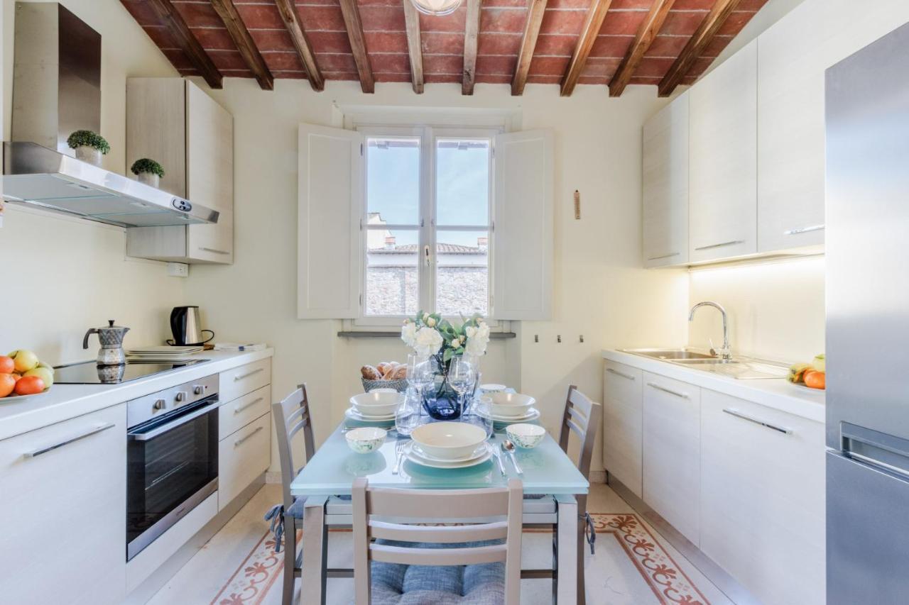 Helene Smart Flat With Elevator Inside Lucca Apartment Exterior photo